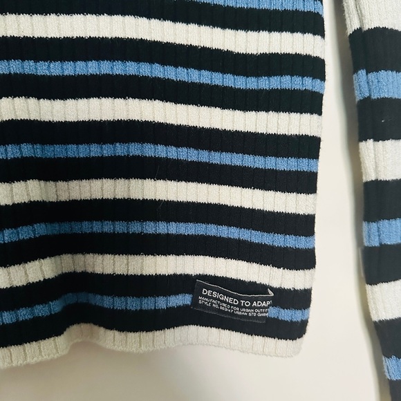 Urban Outfitters Top Sweater Striped Black, Cream and Blue Women's Sz Small - Picture 3 of 9
